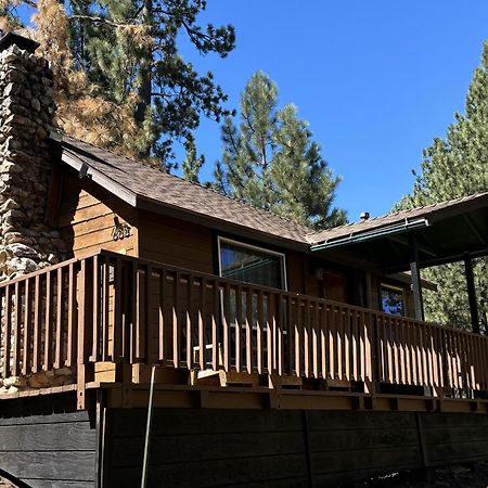 Snow Bunny Lodge - Perfect Big Bear Getaway! Deck With A New Hot Tub And Charcoal Barbecue! Big Bear Lake Luaran gambar