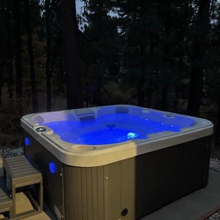 Snow Bunny Lodge - Perfect Big Bear Getaway! Deck With A New Hot Tub And Charcoal Barbecue! Big Bear Lake Luaran gambar