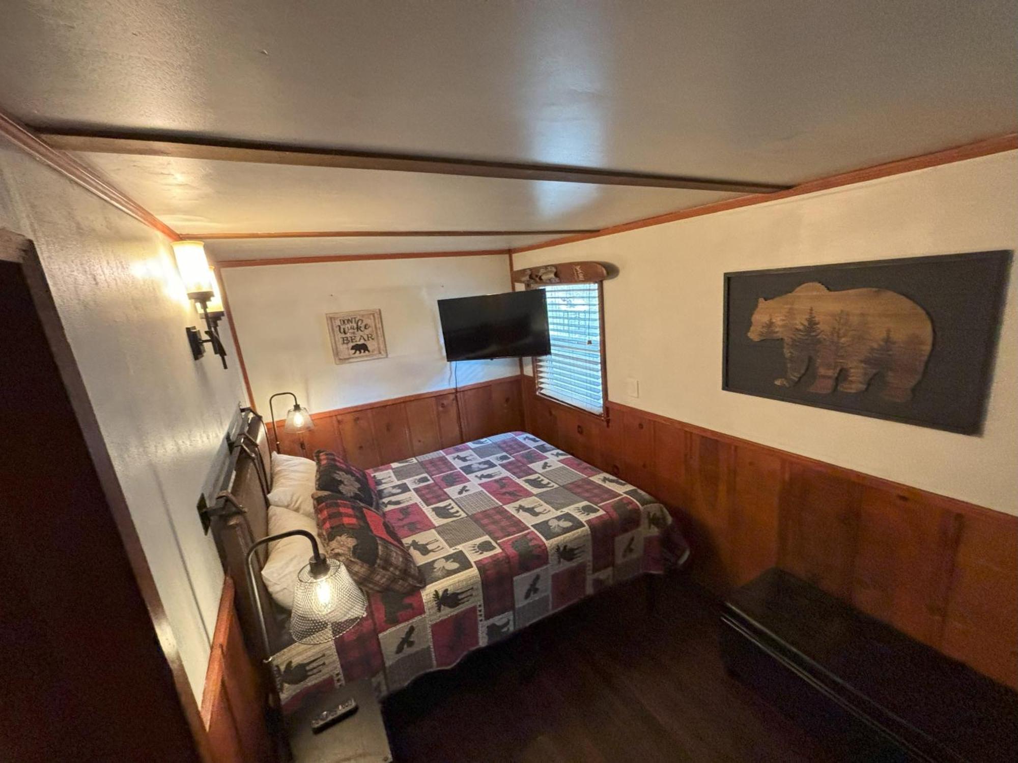 Snow Bunny Lodge - Perfect Big Bear Getaway! Deck With A New Hot Tub And Charcoal Barbecue! Big Bear Lake Luaran gambar