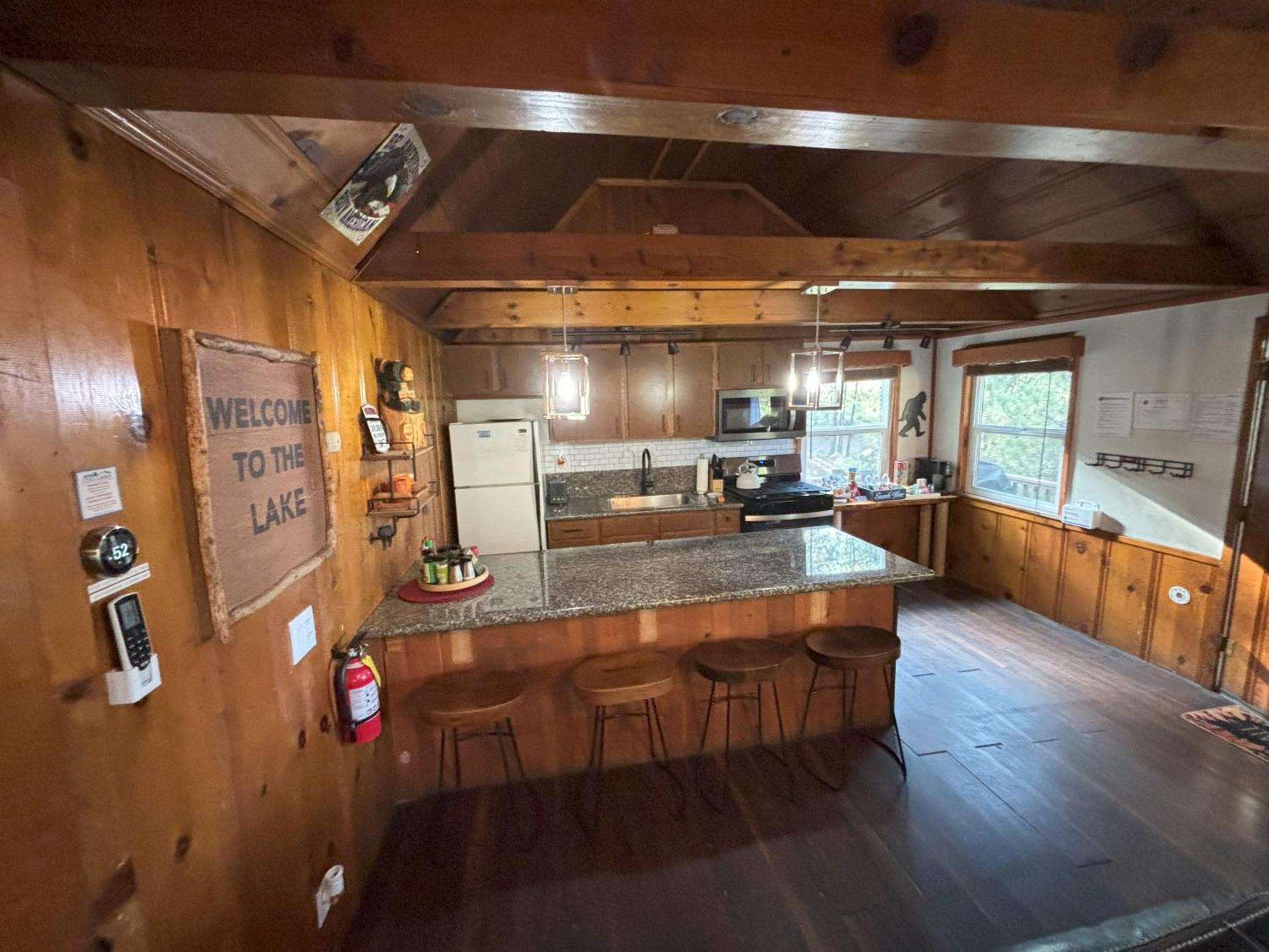 Snow Bunny Lodge - Perfect Big Bear Getaway! Deck With A New Hot Tub And Charcoal Barbecue! Big Bear Lake Luaran gambar