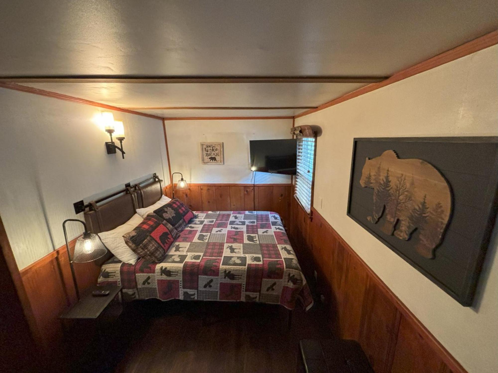Snow Bunny Lodge - Perfect Big Bear Getaway! Deck With A New Hot Tub And Charcoal Barbecue! Big Bear Lake Luaran gambar