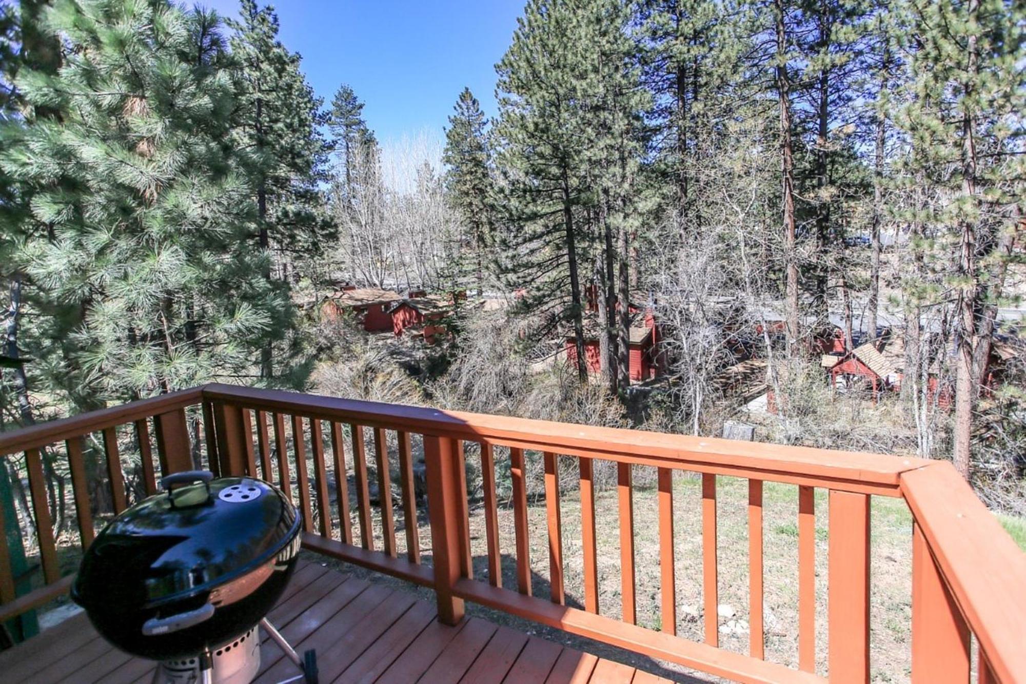 Snow Bunny Lodge - Perfect Big Bear Getaway! Deck With A New Hot Tub And Charcoal Barbecue! Big Bear Lake Luaran gambar
